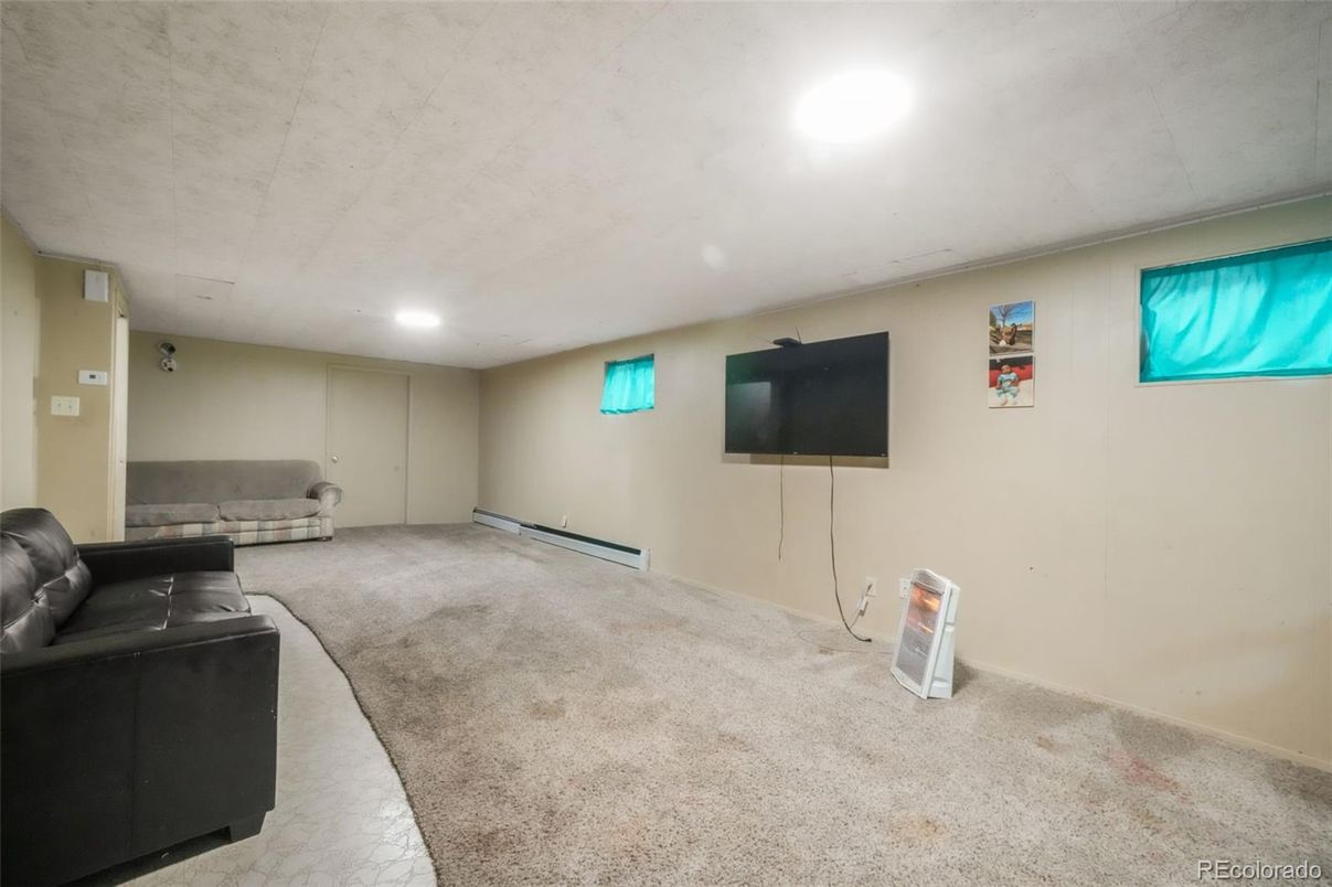 Empty room, Interior, Recessed Lighting