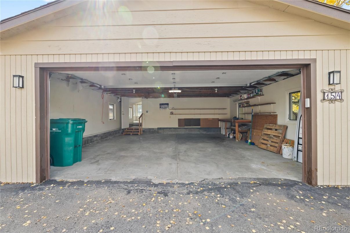 Exterior, Garage