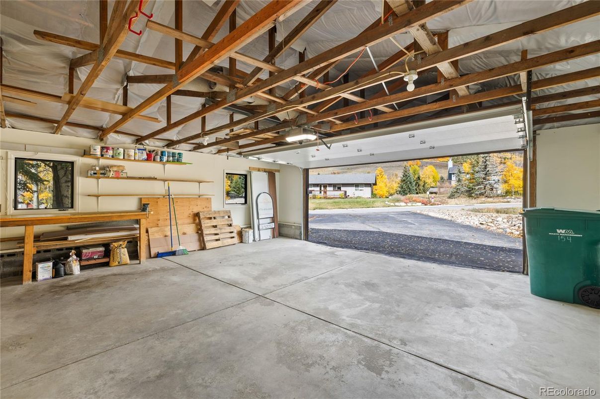 Garage, Interior, Wooden Beams