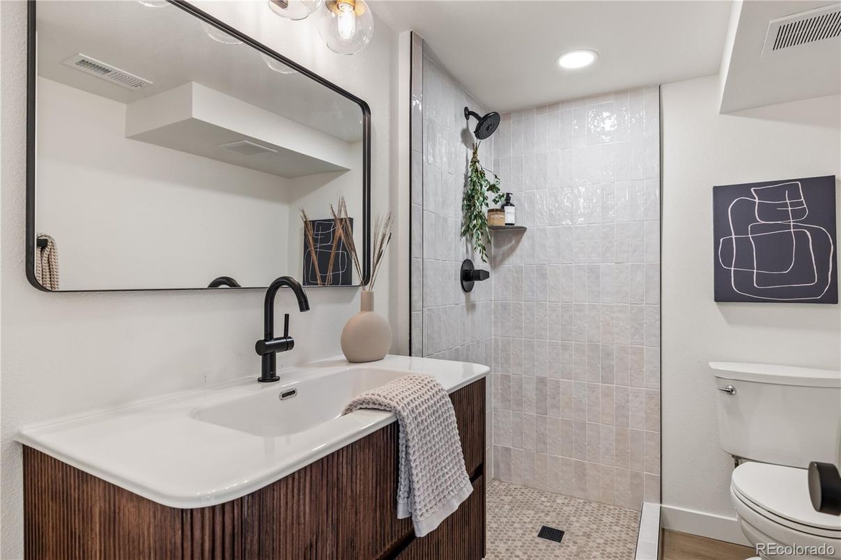 Bathroom, Interior, Recessed Lighting