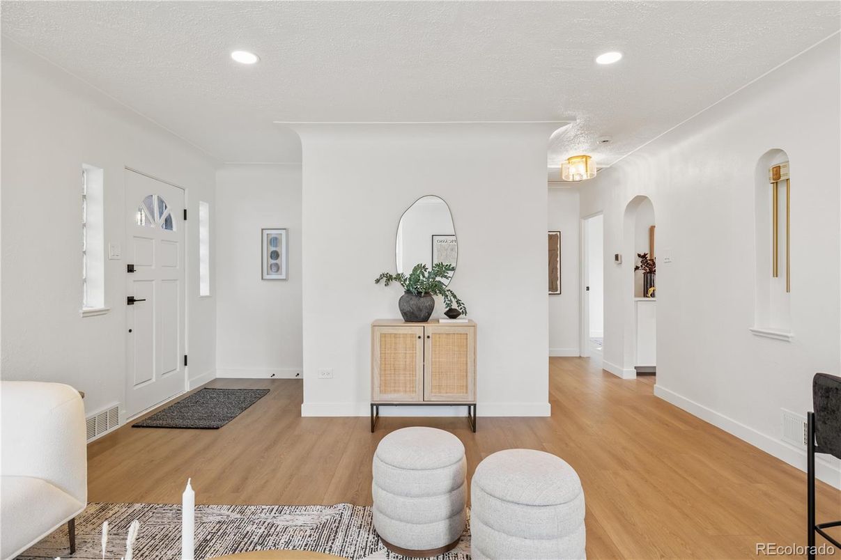 Interior, Recessed Lighting, Wood Texture Flooring