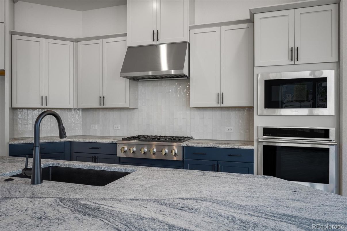 Interior, Kitchen, Stainless Steel Appliances