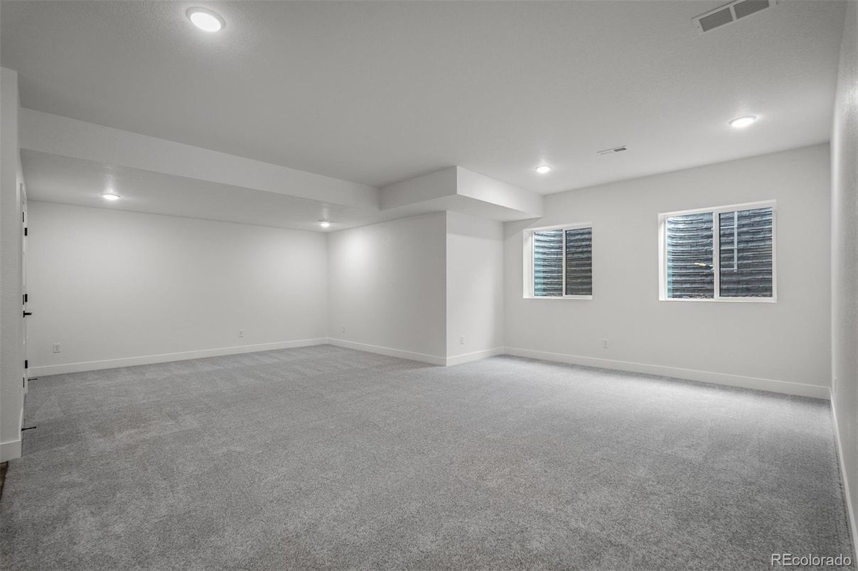 Empty room, Interior, Recessed Lighting