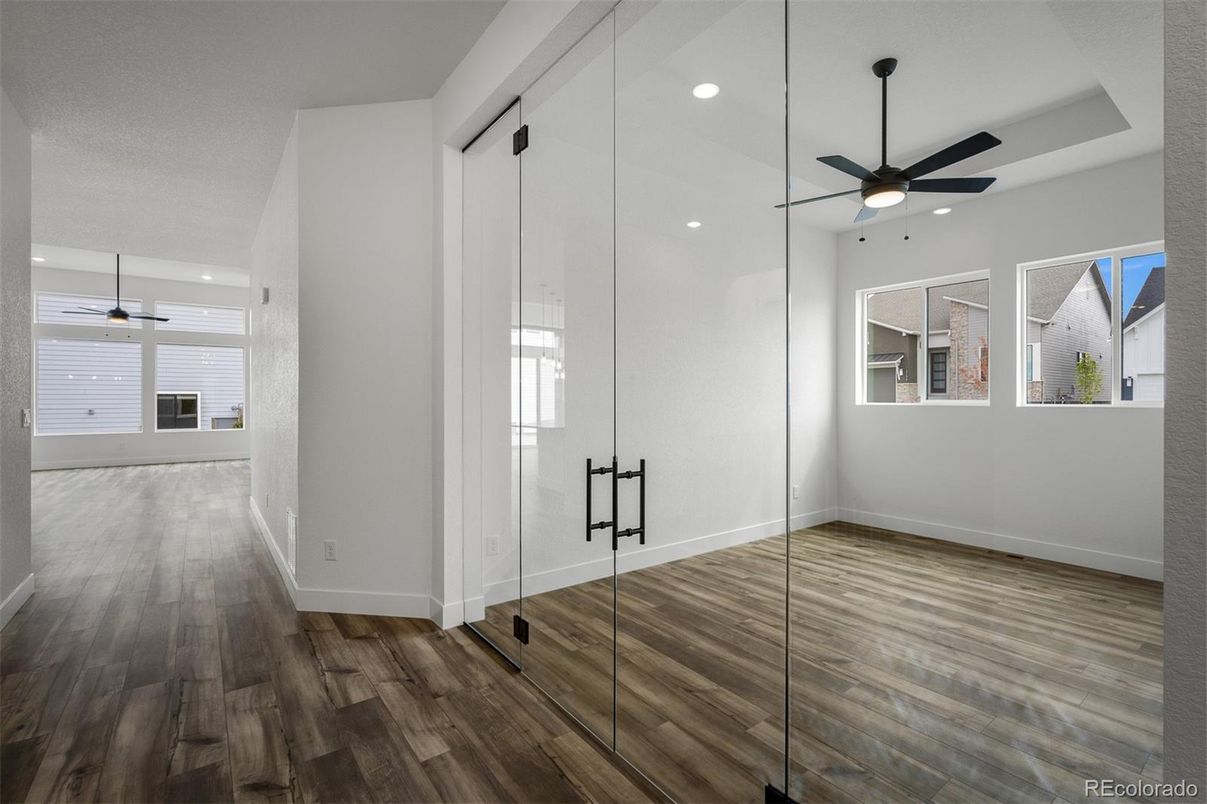 Interior, Recessed Lighting, Wood Texture Flooring