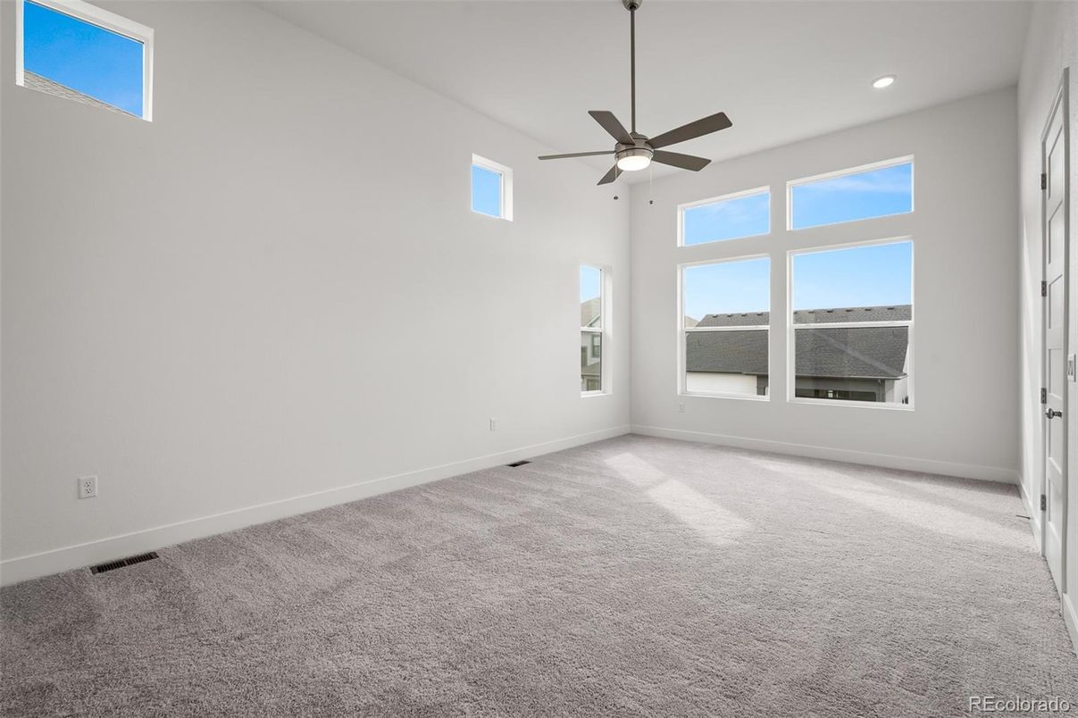 Empty room, Interior, Recessed Lighting