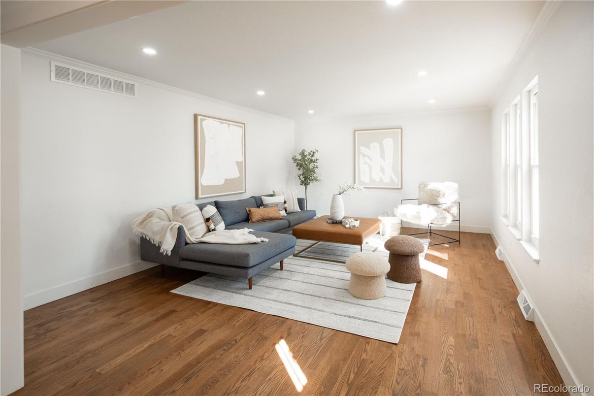 Interior, Living room, Recessed Lighting, Wood Texture Flooring