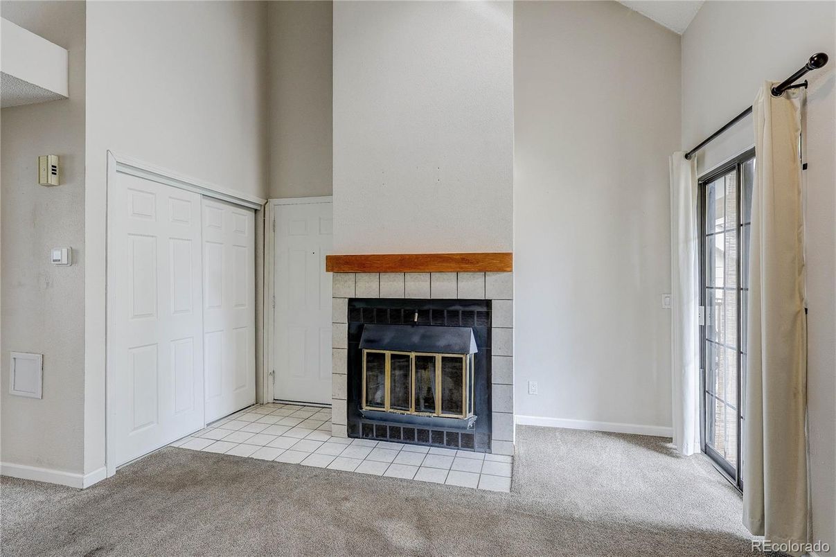 Empty room, Fireplace, Interior