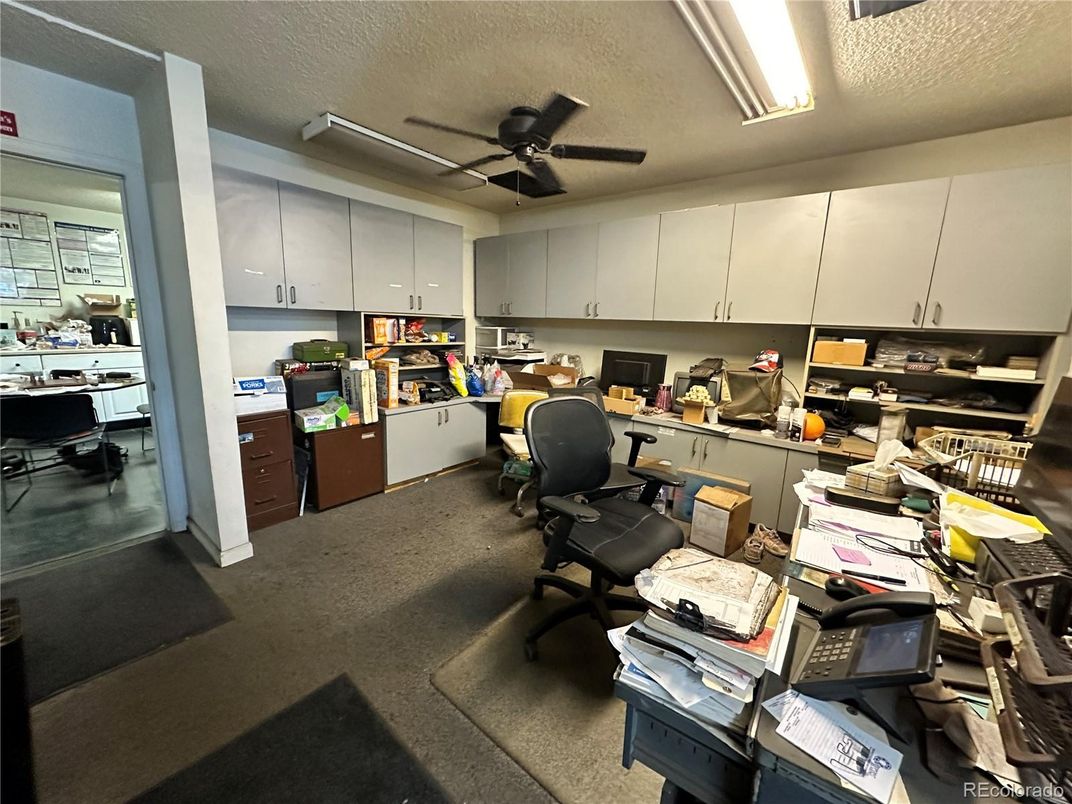 Home Office, Interior