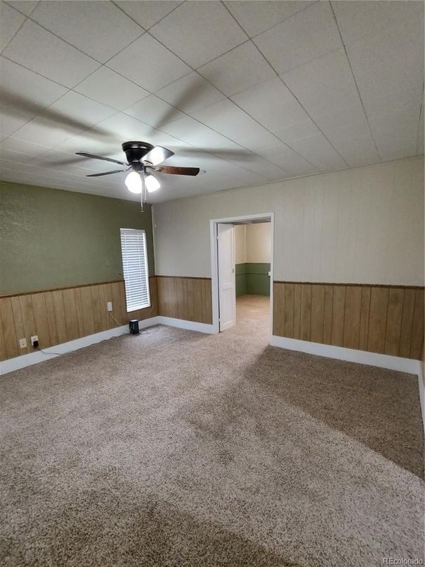 Empty room, Interior