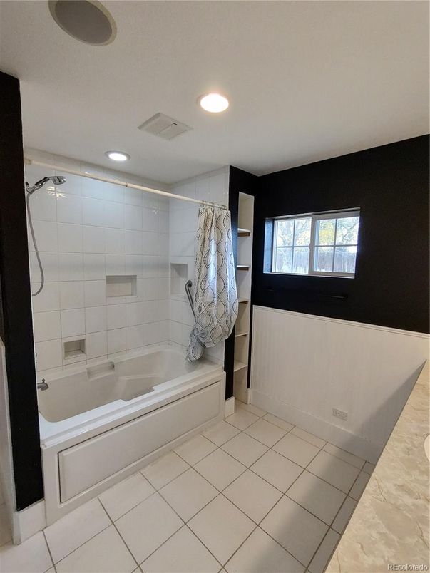 Bathroom, Interior, Recessed Lighting
