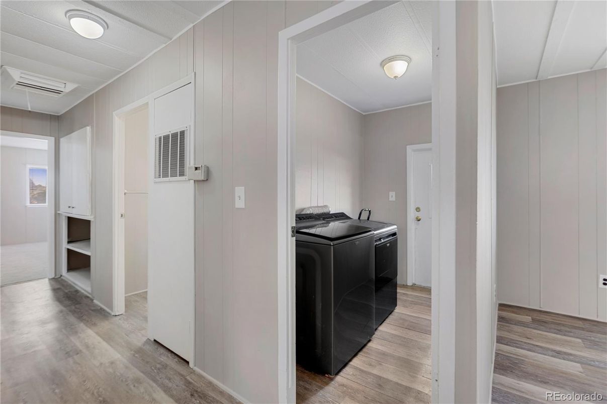 Interior, Washer, Wood Texture Flooring