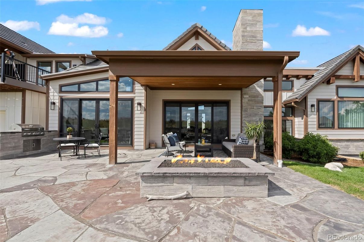 Exterior, Outdoor Kitchen