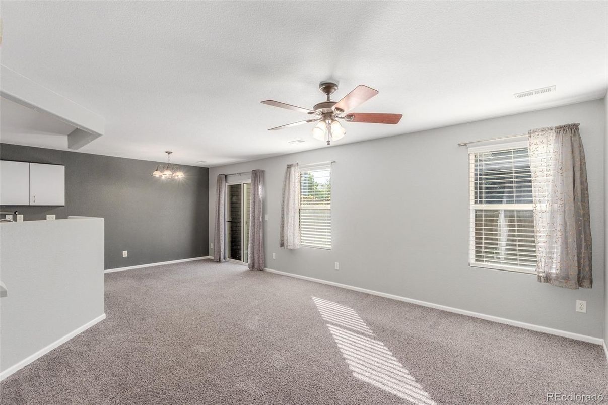 Chandelier, Empty room, Interior, Pendant Lights