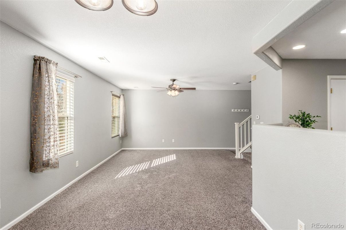 Empty room, Interior, Recessed Lighting