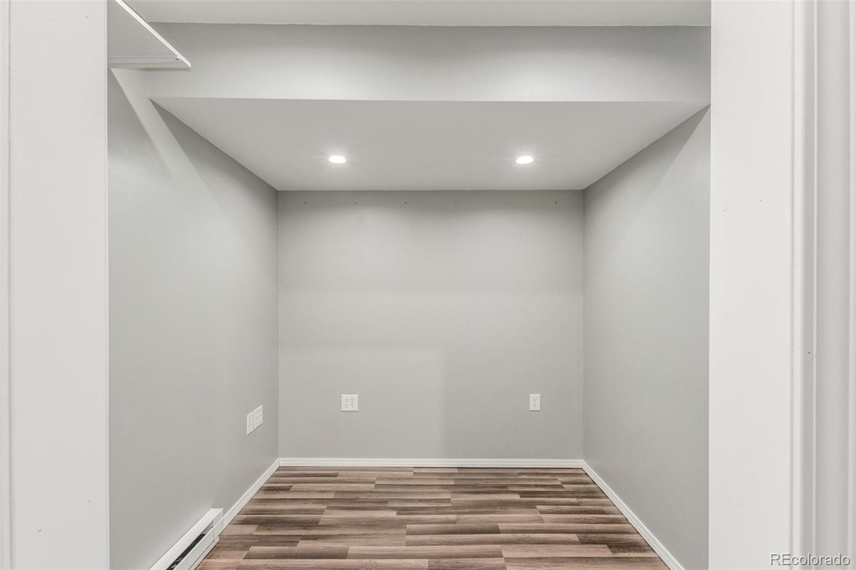 Empty room, Interior, Recessed Lighting, Wood Texture Flooring