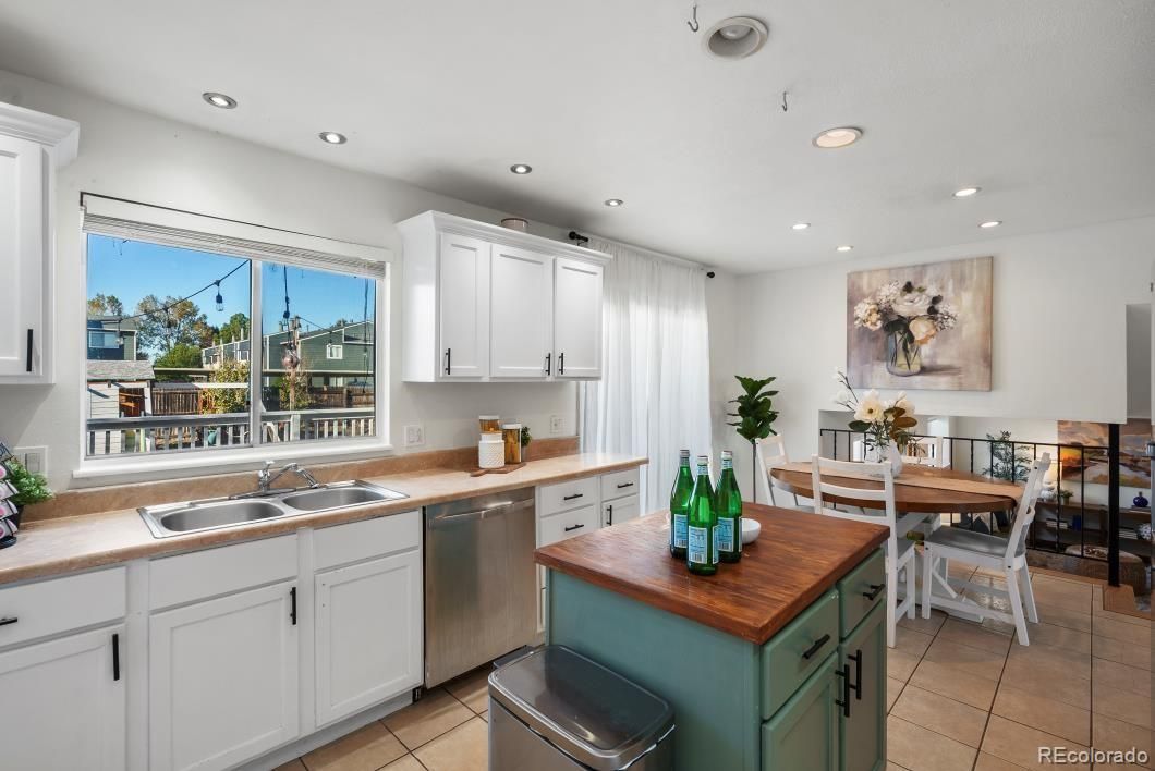 Dining room, Interior, Kitchen, Recessed Lighting, Stainless Steel Appliances