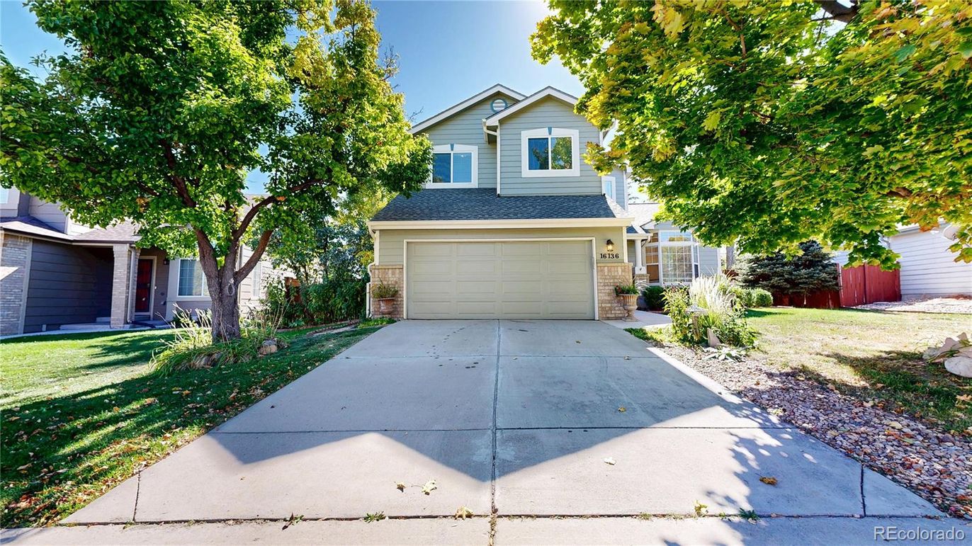 Attached, Exterior, Facade, American Craftsman