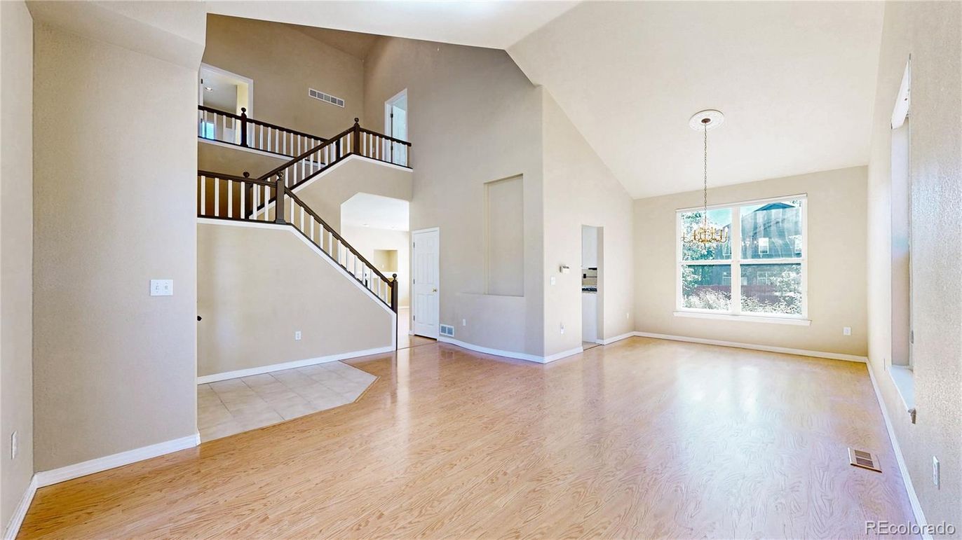 Empty room, Interior, Pendant Lights, Wood Texture Flooring