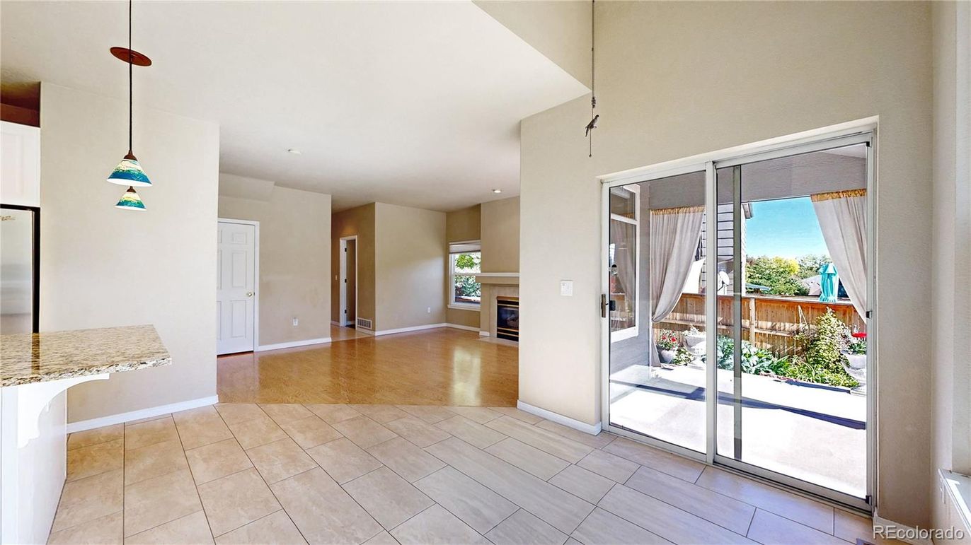 Empty room, Interior, Pendant Lights, Recessed Lighting