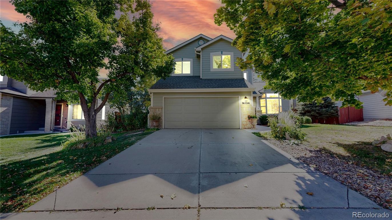 Attached, Exterior, Facade, American Craftsman