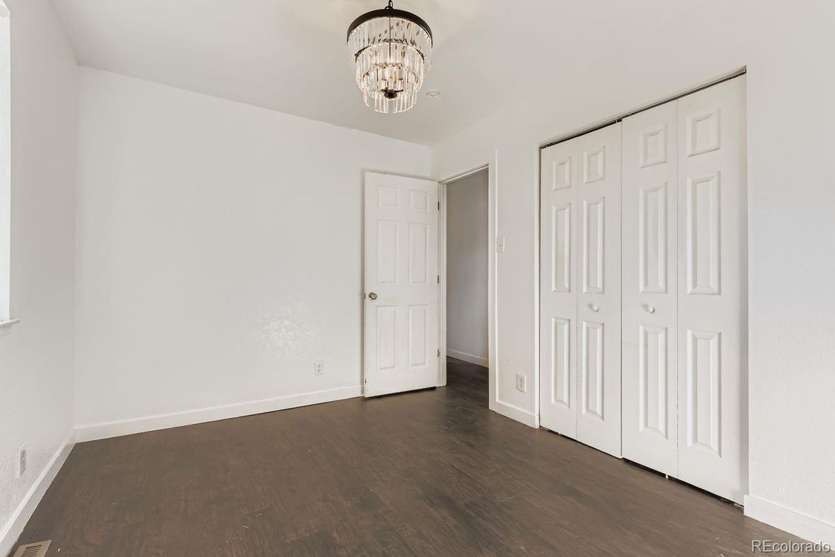 Chandelier, Empty room, Interior, Wood Texture Flooring