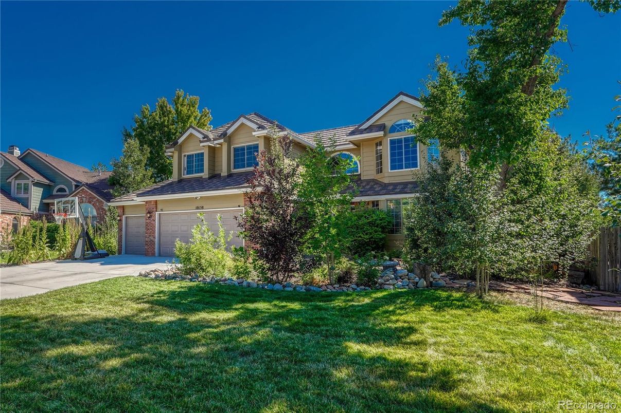Attached, Backyard, Exterior, Facade, Queen Anne Victorian