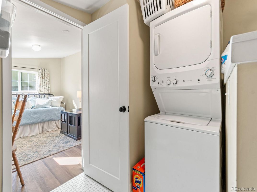 Bedroom, Interior, Utility Closets, Washer, Wood Texture Flooring