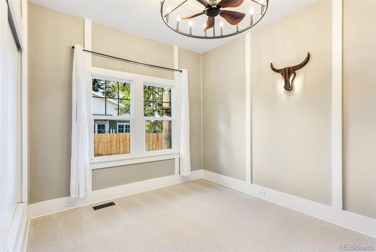 Empty room, Interior