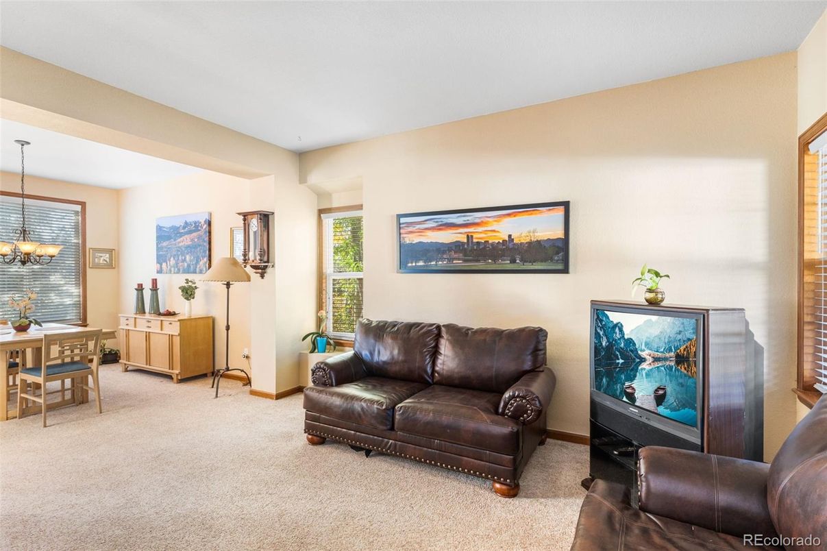 Chandelier, Dining room, Interior, Pendant Lights