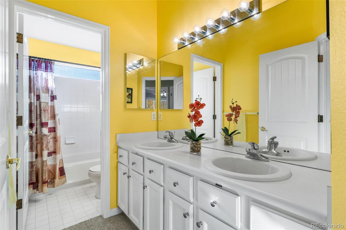 Bathroom, Dual Sink Vanities, Interior