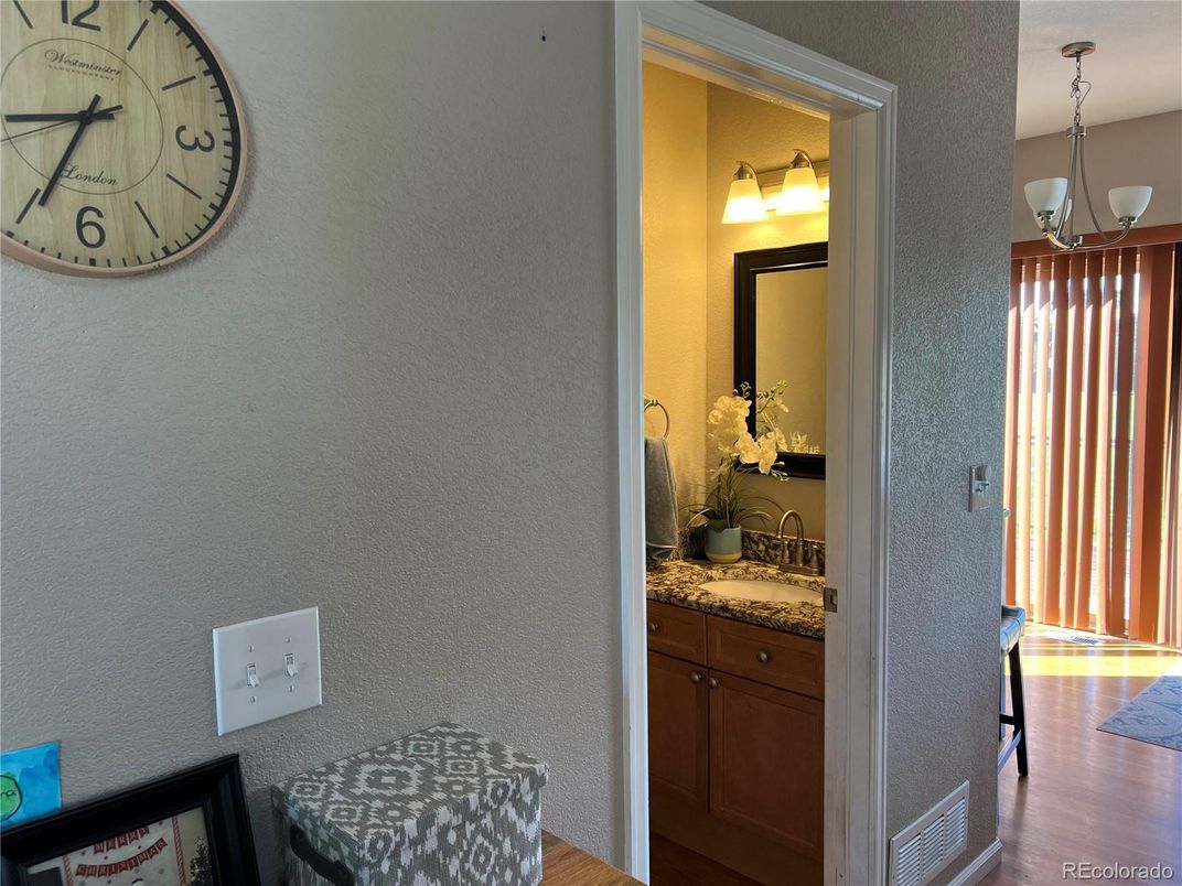 Interior, Pendant Lights, Wood Texture Flooring