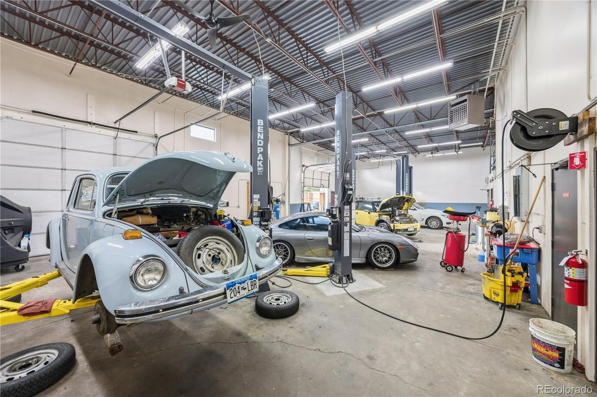 Fitness Equipment, Garage, Interior, Recessed Lighting