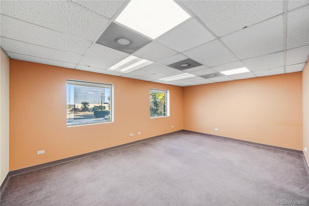 Empty room, Interior, Recessed Lighting
