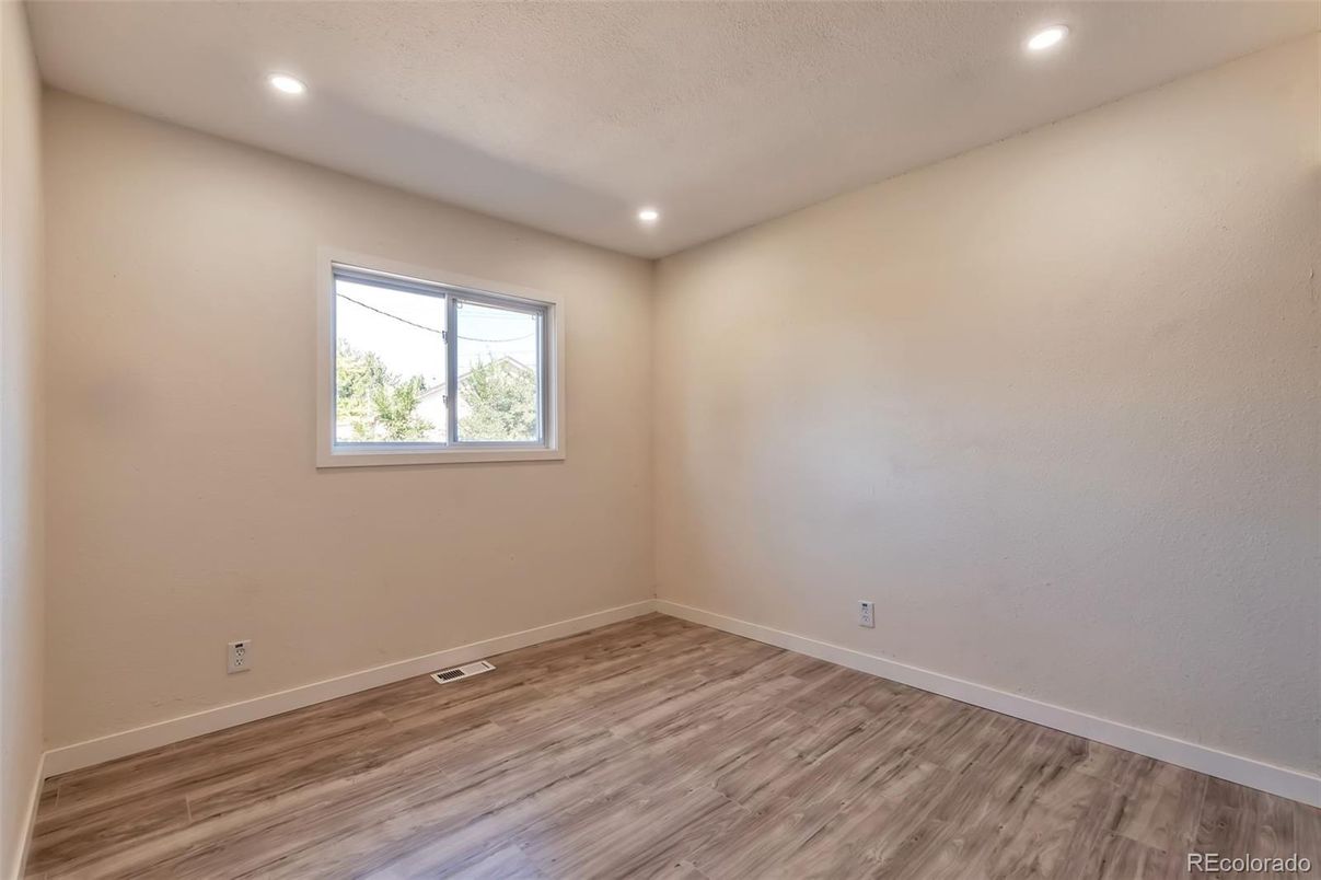 Empty room, Interior, Recessed Lighting, Wood Texture Flooring