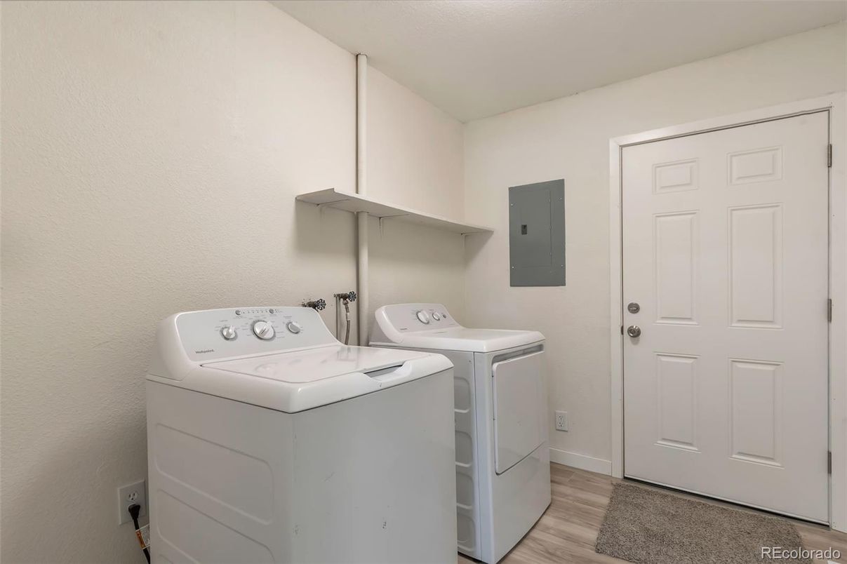 Interior, Washer, Wood Texture Flooring