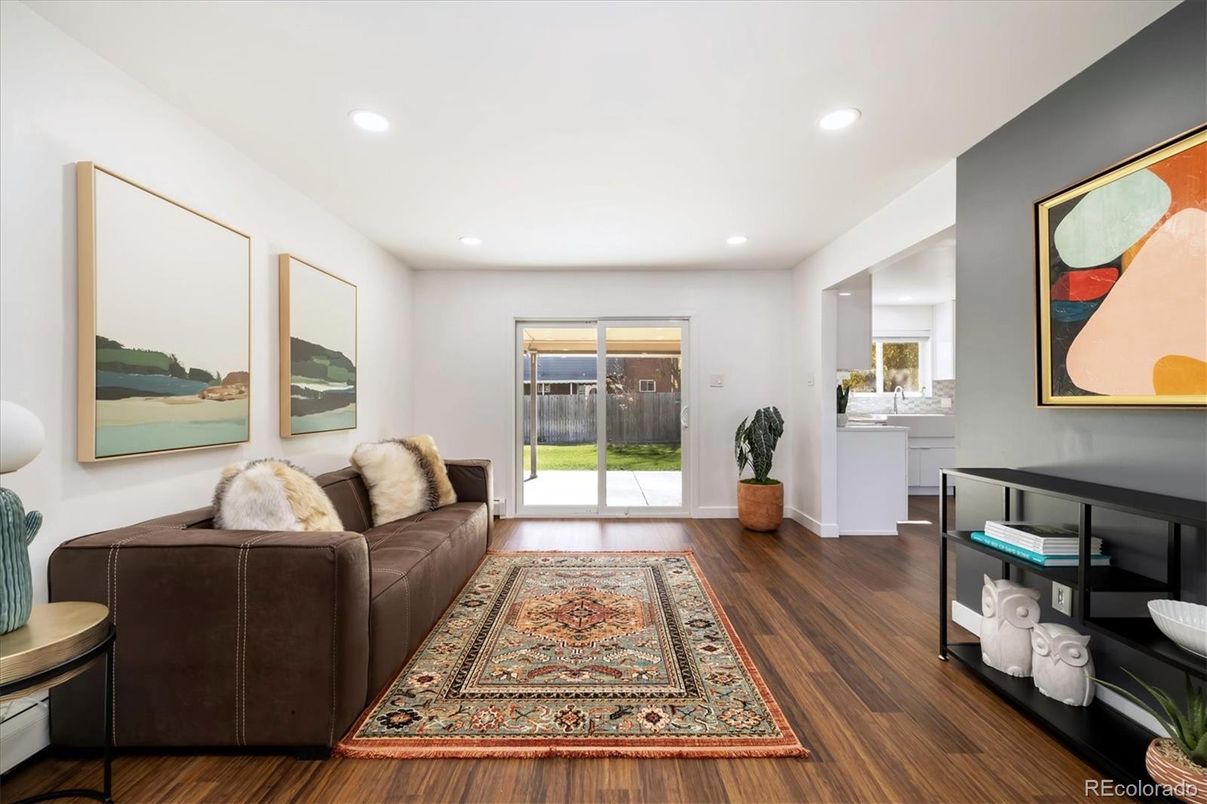 Interior, Living room, Recessed Lighting, Wood Texture Flooring