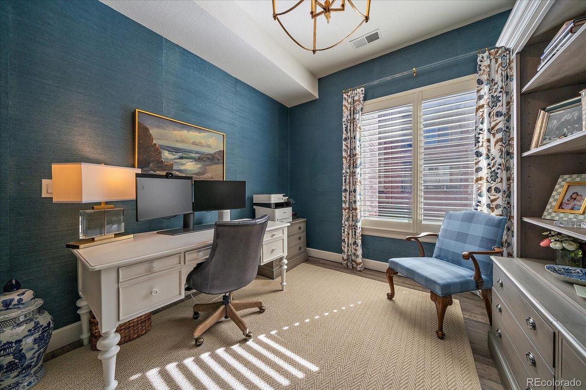 Home Office, Interior