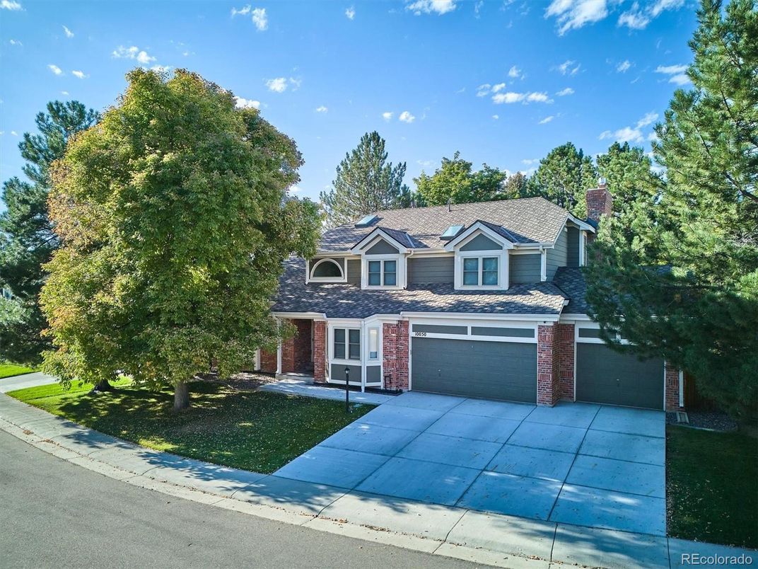 Attached, Exterior, Facade, Brick Facade, Queen Anne Victorian