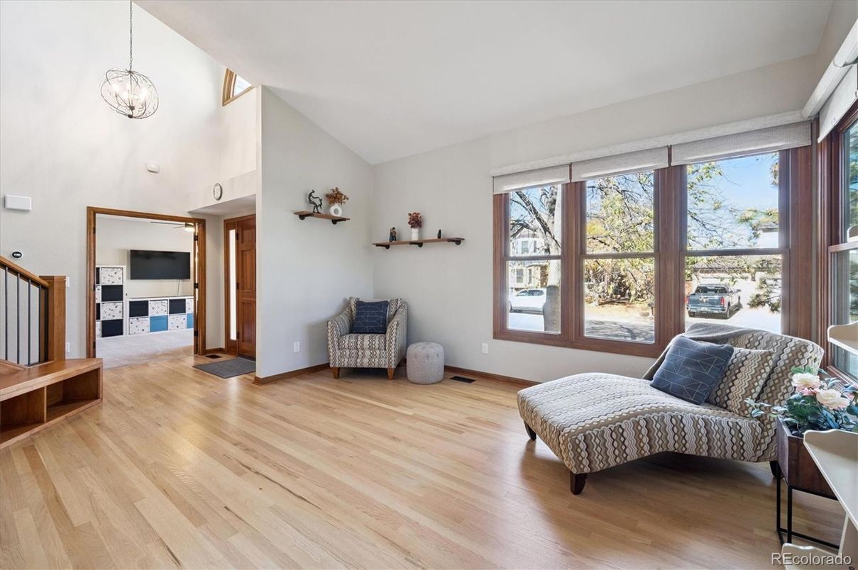 Interior, Pendant Lights, Wood Texture Flooring