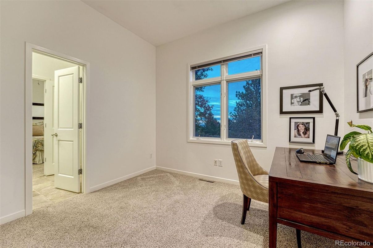 Home Office, Interior