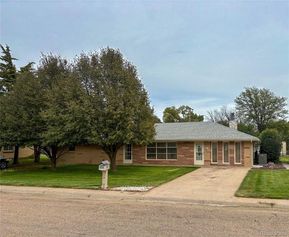 Exterior, Facade, Brick Facade, Ranch