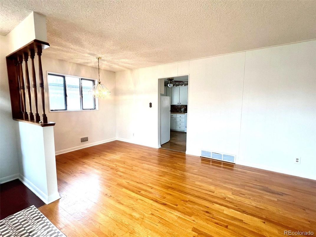 Empty room, Interior, Pendant Lights, Wood Texture Flooring