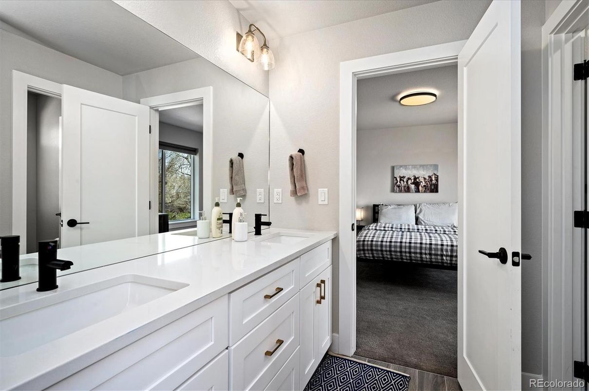 Bathroom, Bedroom, Dual Sink Vanities, Interior