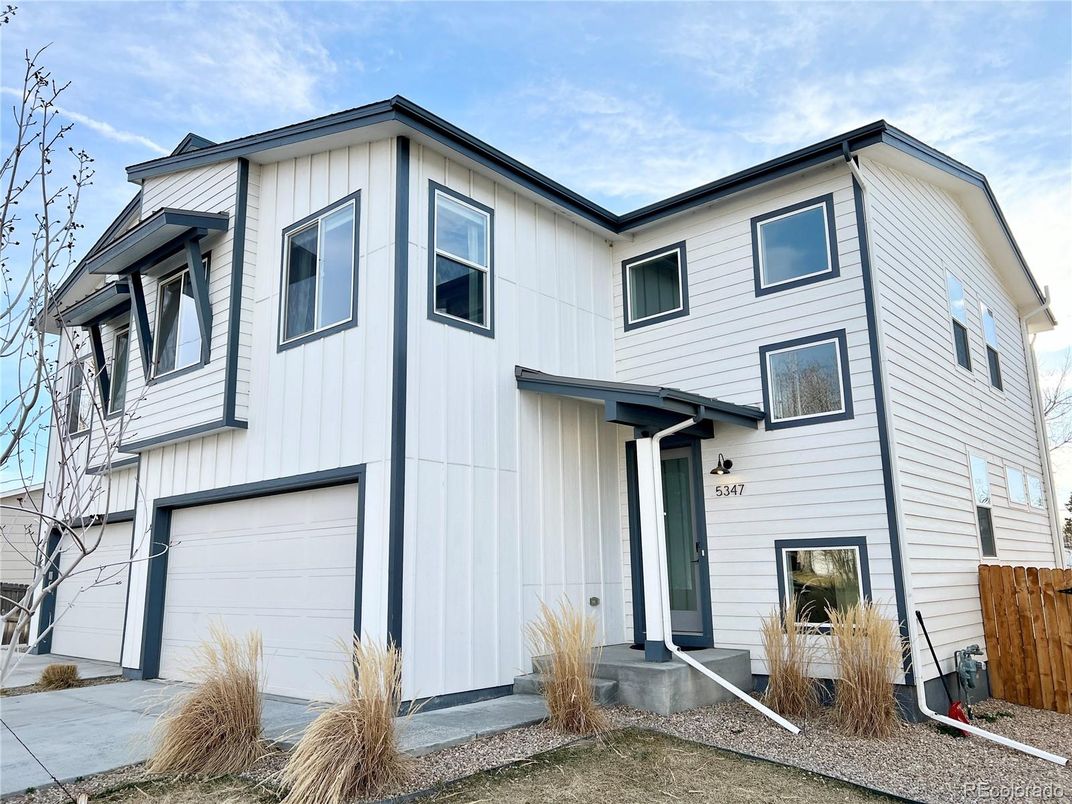 Attached, Exterior, Facade, Farmhouse