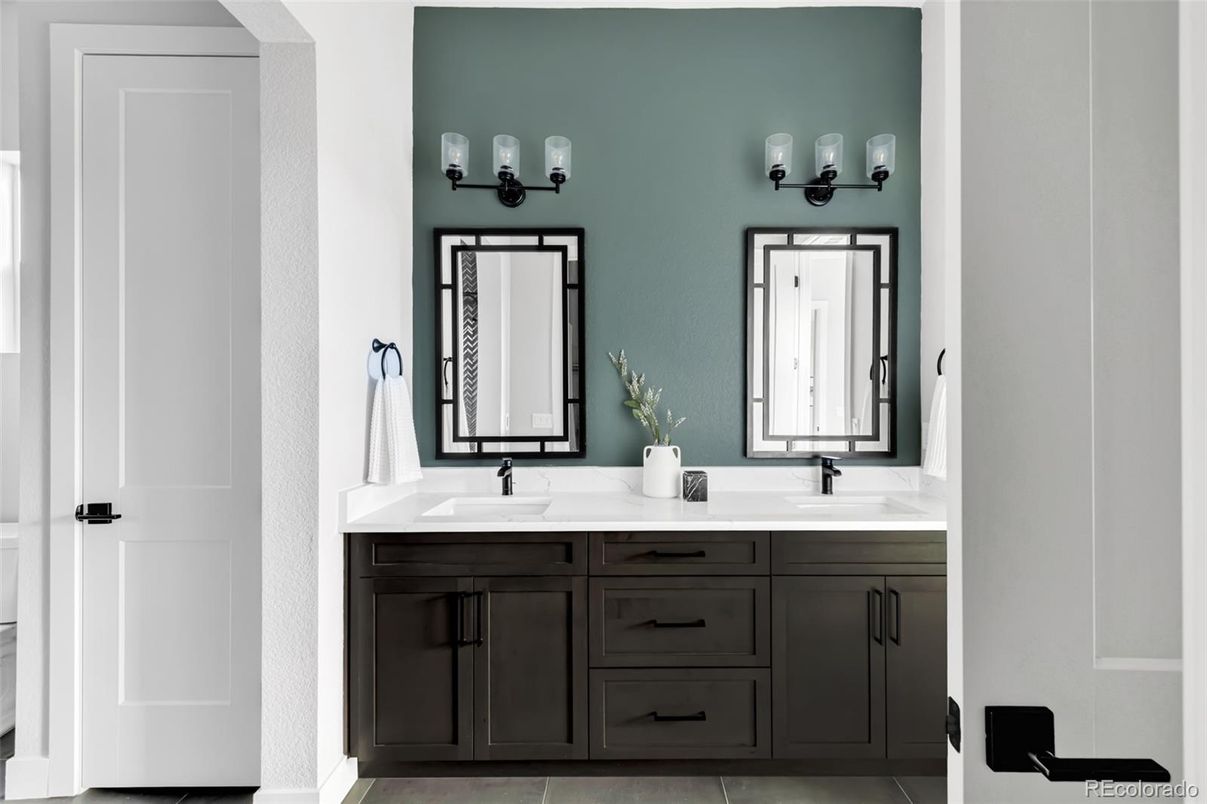 Bathroom, Dual Sink Vanities, Interior