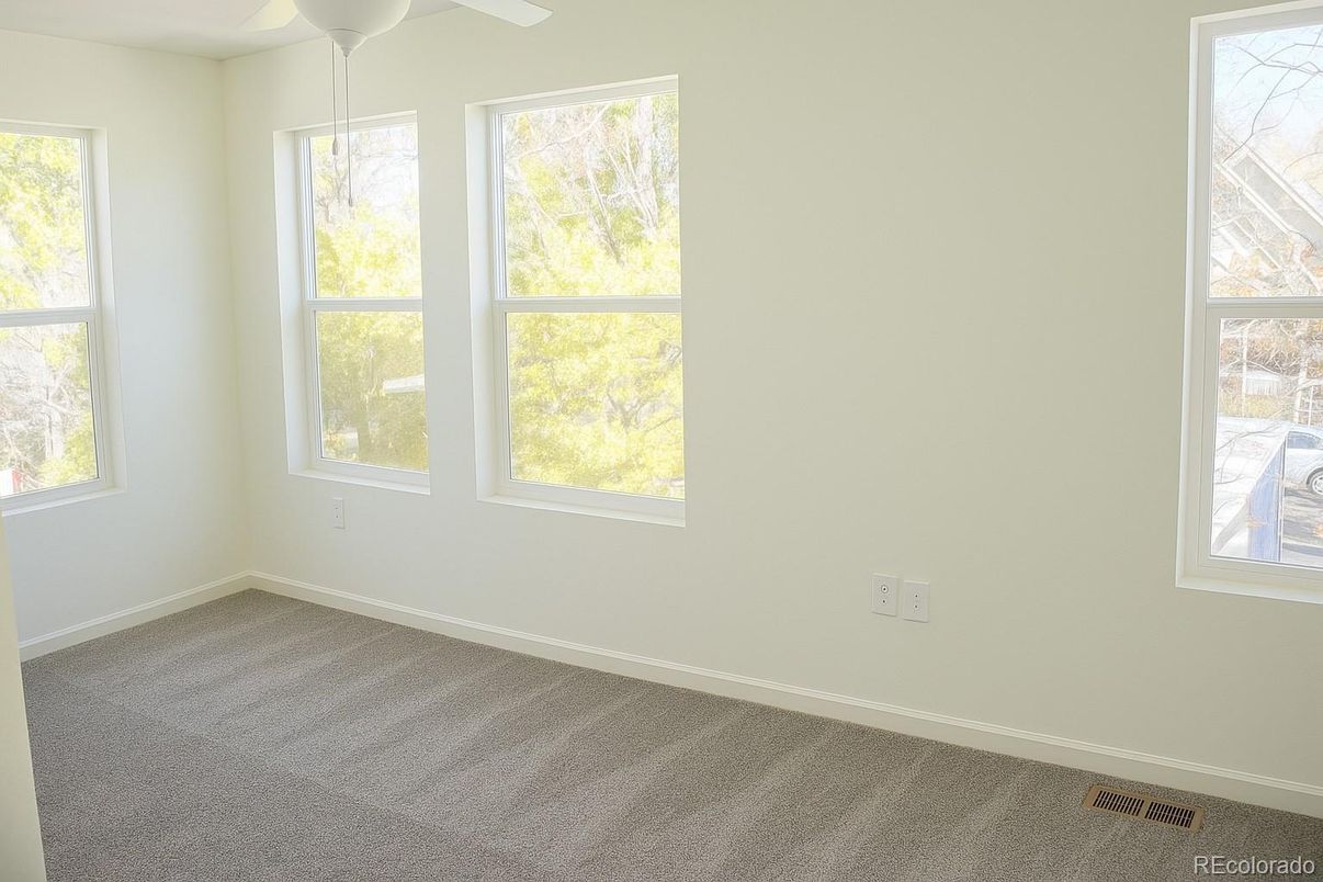 Empty room, Interior
