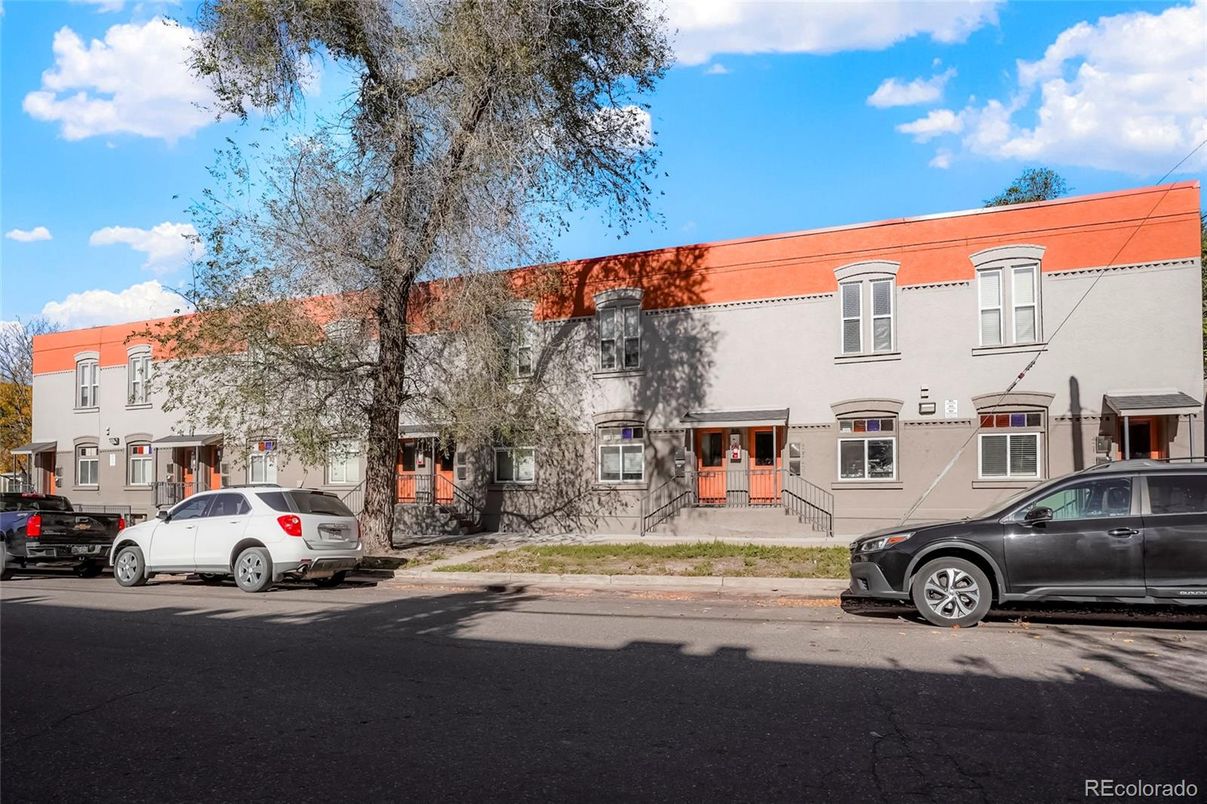 Exterior, Facade, Rowhouse