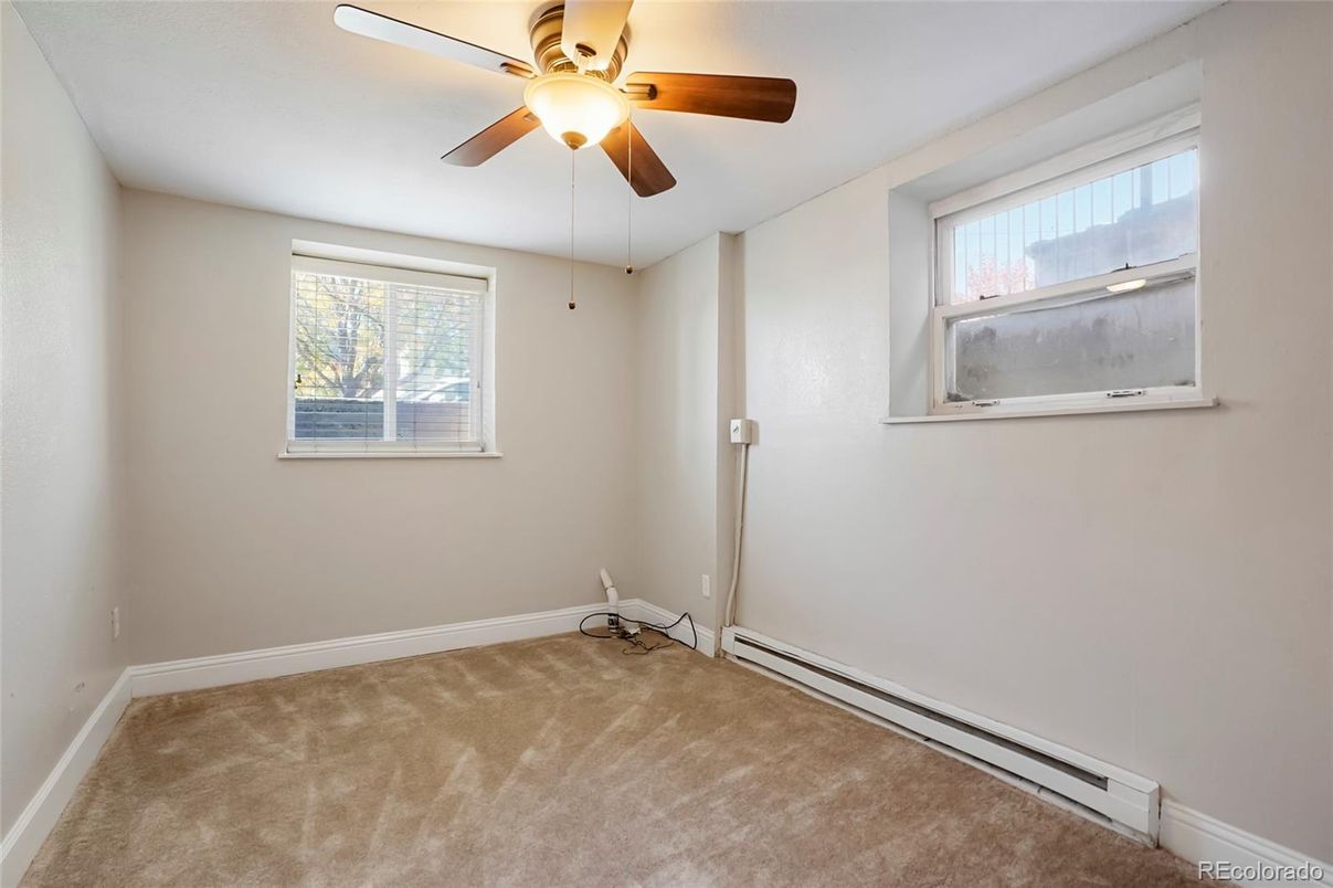 Empty room, Interior