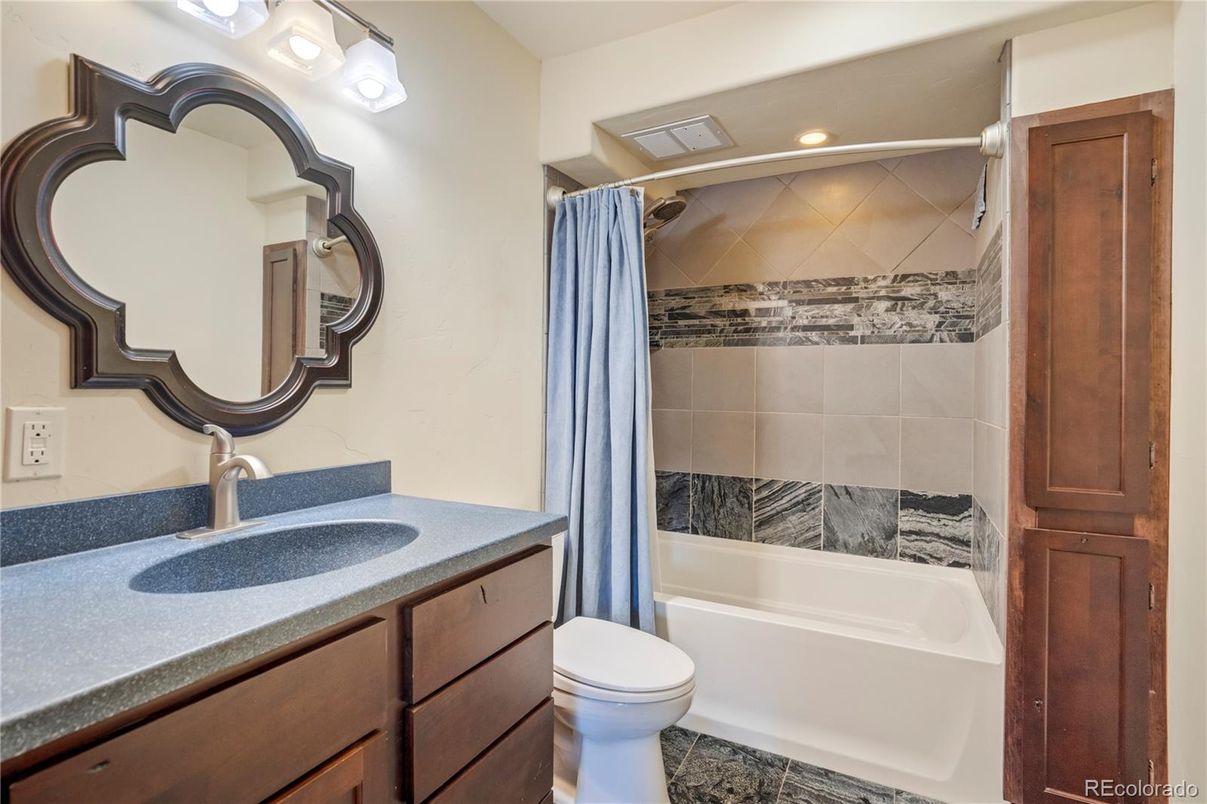 Bathroom, Interior, Recessed Lighting