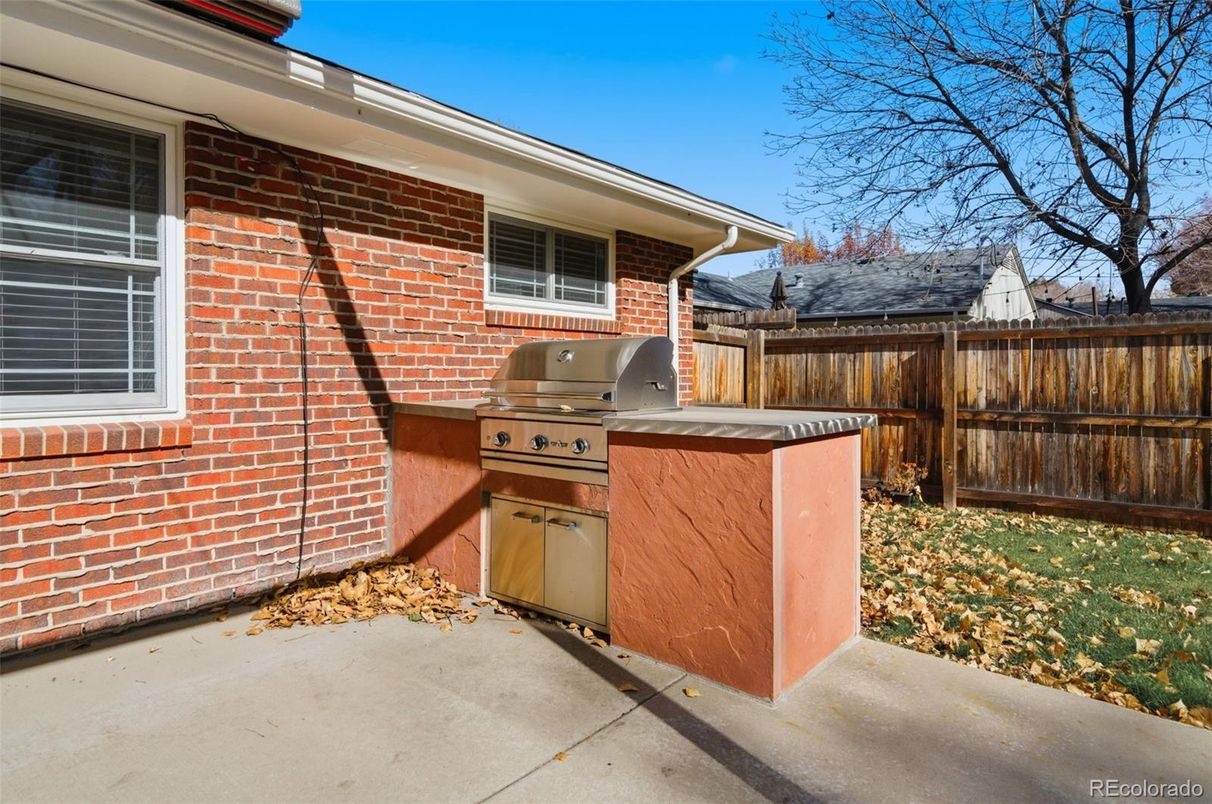 Exterior, Outdoor Kitchen